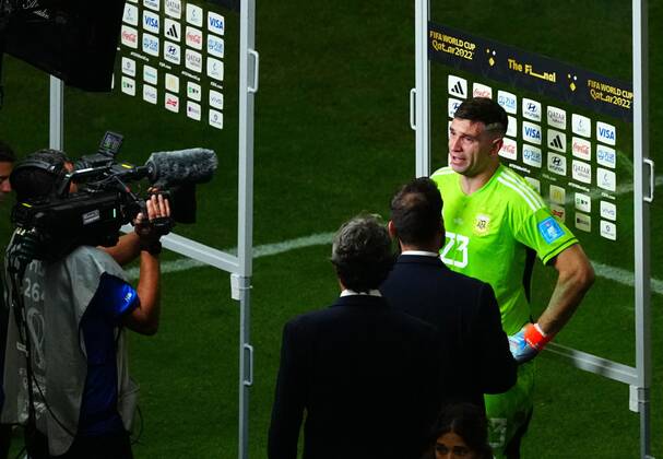 Mandatory Credit: Photo by Javier Garcia Shutterstock (13670815hs) Emiliano Martinez of Argentina emotional being interviewed after the final whistle Argentina v France, FIFA World Cup, WM, Weltmeisterschaft, Fussball 2022, Final, Football, Lusail Stadium, Al Daayen, Qatar - 18 Dec 2022 Editorial Use Only Argentina v France, FIFA World Cup 2022, Final, Football, Lusail Stadium, Al Daayen, Qatar - 18 Dec 2022 Editorial Use Only Copyright: xJavierxGarcia Shutterstockx 13670815hs