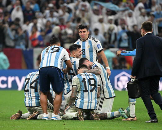 Fussball, Herren, Saison 2022 23, WM in Katar, Finale, Argentinien - Frankreich im Lusail Iconic Stadium in Lusail, Argentinien jubelt nach Abpfiff, 18.12. 2022, Copyright: xMatthiasxKochx