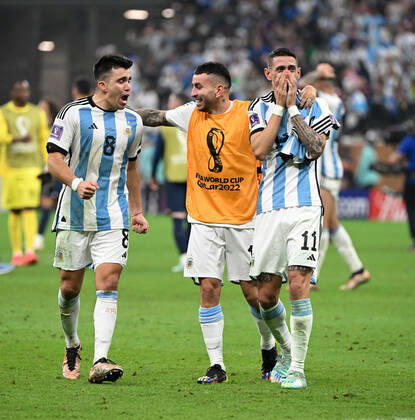 Fussball, Herren, Saison 2022 23, WM in Katar, Finale, Argentinien - Frankreich im Lusail Iconic Stadium in Lusail, v. l. Marcos Acuna (Argentinien), Angel Correa (Argentinien), Angel Di Maria (Argentinien), Jubel nach Abpfiff, 18.12. 2022, Copyright: xMatthiasxKochx