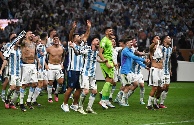 Fussball, Herren, Saison 2022 23, WM in Katar, Finale, Argentinien - Frankreich im Lusail Iconic Stadium in Lusail, Argentinien jubelt nach Abpfiff, 18.12. 2022, Copyright: xMatthiasxKochx