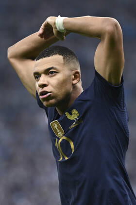 (221218) -- LUSAIER, Dec. 18, 2022 -- Kylian Mbappe of France celebrates his goal during the Final between Argentina and France at the 2022 FIFA World Cup, WM, Weltmeisterschaft, Fussball at Lusail Stadium in Lusail, Qatar, Dec. 18, 2022. ) (SP)QATAR-LUSAIL-2022 WORLD CUP-FINAL-ARG VS FRA LixGa