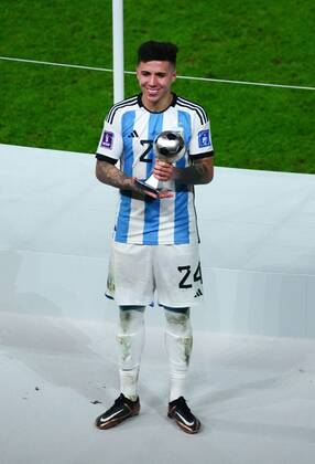 Mandatory Credit: Photo by Javier Garcia Shutterstock (13670815ic) Enzo Fernandez of Argentina wins the Young Player of the Tournament Argentina v France, FIFA World Cup, WM, Weltmeisterschaft, Fussball 2022, Final, Football, Lusail Stadium, Al Daayen, Qatar - 18 Dec 2022 Editorial Use Only Argentina v France, FIFA World Cup 2022, Final, Football, Lusail Stadium, Al Daayen, Qatar - 18 Dec 2022 Editorial Use Only Copyright: xJavierxGarcia Shutterstockx 13670815ic