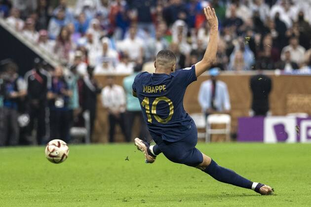 RECORD DATE NOT STATED FIFA World Cup, WM, Weltmeisterschaft, Fussball Qatar 2022 Argentina vs France Final Kylian Mbappe celebrates his goal 2-2 of France during the game Argentina vs France, corresponding to the great final of the FIFA World Cup Qatar 2022, at Lusail Stadium, Lusail, Doha, on December 18, 2022. <br><br> Kylian Mbappe celebra su gol 2-2 Francia durante el partido Argentina vs Francia, correspondiente a la gran final de la Copa Mundial de la FIFA Catar 2022, en el Estadio Lusail, Lusail, Doha, el 18 de Diciembre de 2022 LUSAIL DOHA QATAR Copyright: xRichardxCallisx 20221218_11793