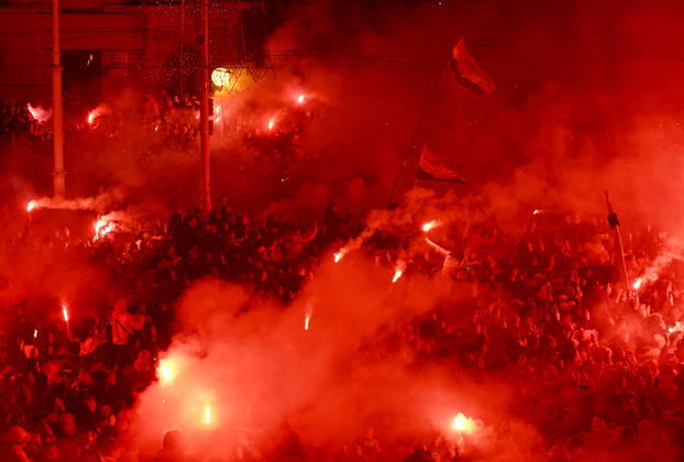 Croatia team victory parade Fans lit flares during the Croatia team victory parade at Ban Jelacic square (following their victory over Morocco in the 2022 FIFA World Cup, WM, Weltmeisterschaft, Fussball bronze medal match the previous day) on December 18, 2022 in Zagreb, Croatia. ZoexSarlija PIXSELL