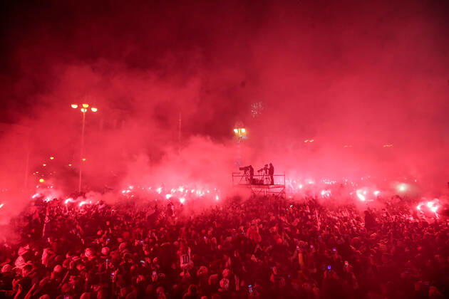 Croatia team victory parade Fans lit flares during the Croatia team victory parade at Ban Jelacic square (following their victory over Morocco in the 2022 FIFA World Cup, WM, Weltmeisterschaft, Fussball bronze medal match the previous day) on December 18, 2022 in Zagreb, Croatia. SanjinxStrukic PIXSELL