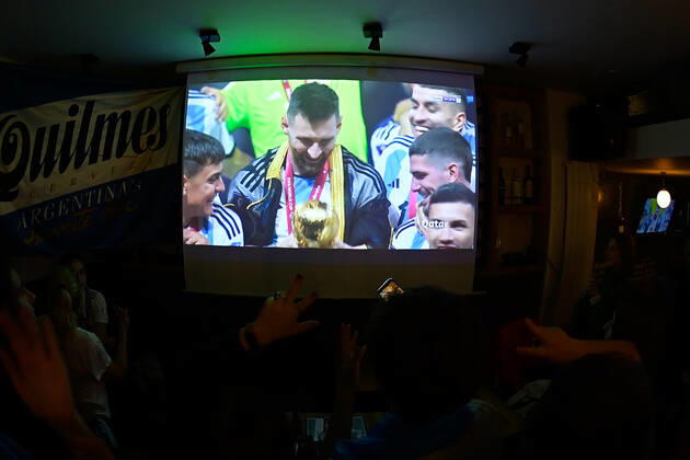 Les supporters de l Argentine au Cafe El Sur à Paris - ambiance - FOOTBALL : Les supporters de l Argentine - Paris - 18 12 2022 FedericoPestellini Panoramic