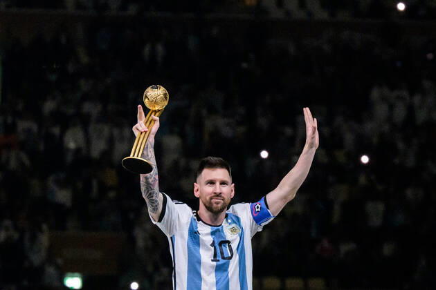 221218 Lionel Messi of Argentina with his Golden Ball Award after the FIFA World Cup, WM, Weltmeisterschaft, Fussball 2022 final between Argentina and France on December 18, 2022 in Doha. Photo: Joel Marklund BILDBYRAN kod JM JM0415 bbeng fotboll football soccer fotball vm fotbolls-vm fotball-vm fotbolls-vm 2022 fifa world cup 2022 final argentina frankrike france champions world champions FIFA World Cup Champions Gold medalist jubel celebration Copyright: JOELxMARKLUND BB221218JM180