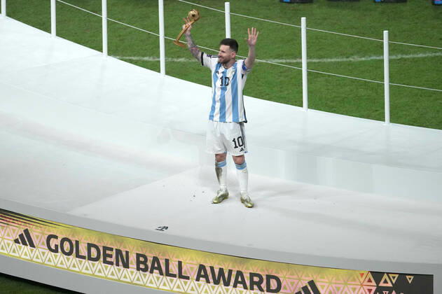 (221218) -- LUSAIER, Dec. 18, 2022 -- Lionel Messi of Argentina celebrates his golden ball award during the awarding ceremony of the 2022 FIFA World Cup, WM, Weltmeisterschaft, Fussball at Lusail Stadium in Lusail, Qatar, Dec. 18, 2022. ) (SP)QATAR-LUSAIL-2022 WORLD CUP-FINAL-ARG VS FRA XiaoxYijiu