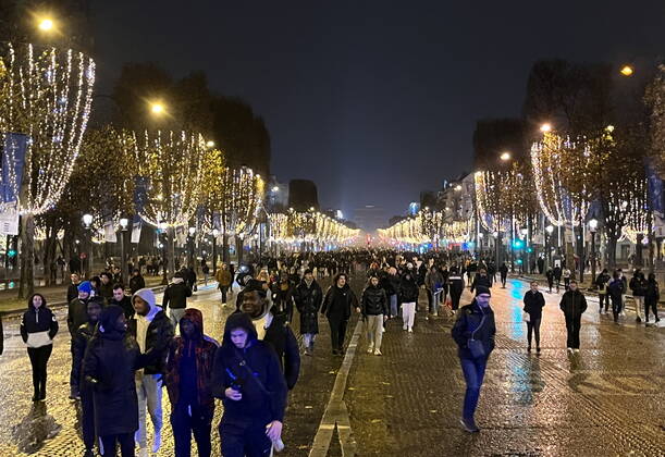 FRANCE, PARIS - DECEMBER 18, 2022: Crowds of football fans are seen in central Paris after France lost to Argentina 3-3 (4-2) in a penalty shootout in the 2022 FIFA World Cup, WM, Weltmeisterschaft, Fussball final in Qatar. Dmitry Orlov TASS  56487957