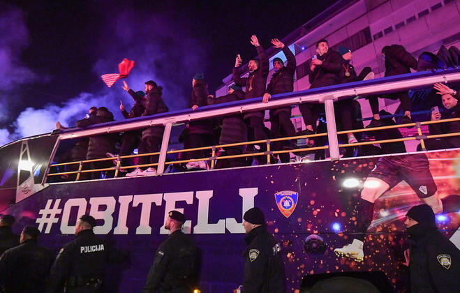 Croatia team victory parade Croatia team victory parade is seen at Ban Jelacic square (following their victory over Morocco in the 2022 FIFA World Cup, WM, Weltmeisterschaft, Fussball bronze medal match the previous day) on December 18, 2022 in Zagreb, Croatia. MarkoxLukunic PIXSELL