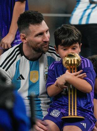 Mandatory Credit: Photo by Dave Shopland Shutterstock (13670813dd) Lionel Messi of Argentina celebrates with the FIFA Golden Ball award with his sons following the trophy lift Argentina v France, FIFA World Cup, WM, Weltmeisterschaft, Fussball 2022, Final, Football, Lusail Stadium, Al Daayen, Qatar - 18 Dec 2022 Editorial Use Only Argentina v France, FIFA World Cup 2022, Final, Football, Lusail Stadium, Al Daayen, Qatar - 18 Dec 2022 Editorial Use Only  Copyright: xDavexShopland Shutterstockx 13670813dd