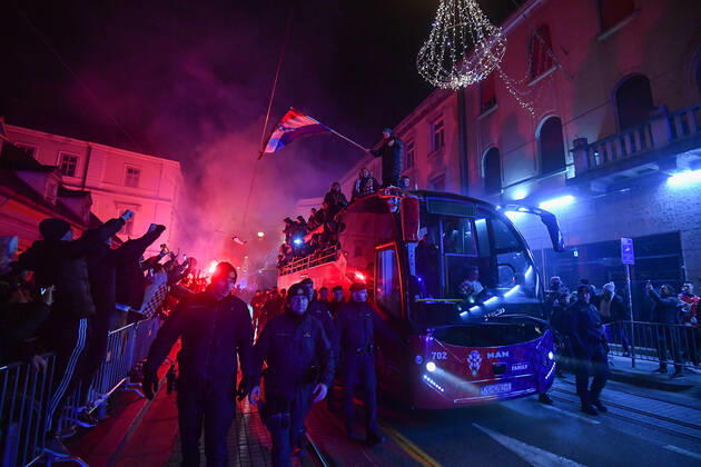 Croatia team victory parade Croatia team victory parade is seen at Ban Jelacic square (following their victory over Morocco in the 2022 FIFA World Cup, WM, Weltmeisterschaft, Fussball bronze medal match the previous day) on December 18, 2022 in Zagreb, Croatia. MarkoxLukunic PIXSELL