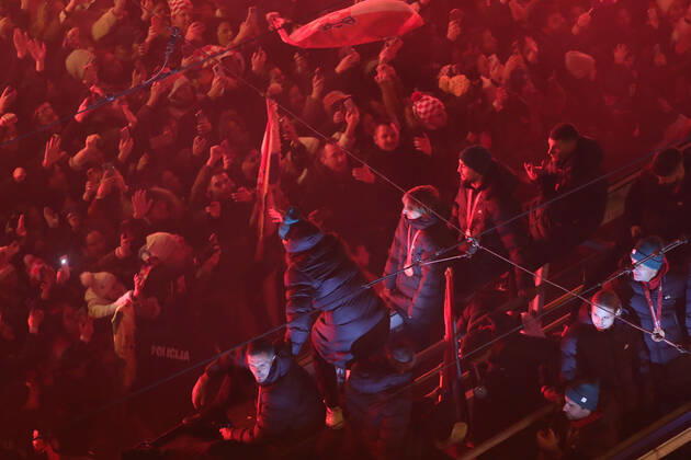 Croatia victory parade Fans lit flares during Croatia team victory parade at Ban Jelacic square (following their victory over Morocco in the 2022 FIFA World Cup, WM, Weltmeisterschaft, Fussball bronze medal match the previous day) on December 18, 2022 in Zagreb, Croatia. LukaxStanzl PIXSELL