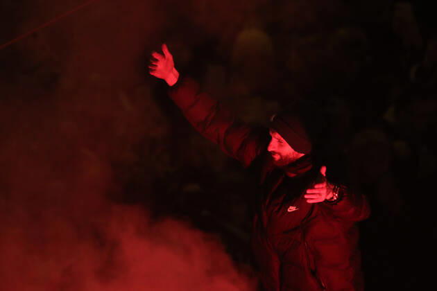 Croatia victory parade Fans lit flares during Croatia team victory parade at Ban Jelacic square (following their victory over Morocco in the 2022 FIFA World Cup, WM, Weltmeisterschaft, Fussball bronze medal match the previous day) on December 18, 2022 in Zagreb, Croatia. LukaxStanzl PIXSELL