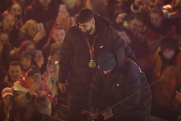 Croatia victory parade Fans lit flares during Croatia team victory parade at Ban Jelacic square (following their victory over Morocco in the 2022 FIFA World Cup, WM, Weltmeisterschaft, Fussball bronze medal match the previous day) on December 18, 2022 in Zagreb, Croatia. LukaxStanzl PIXSELL