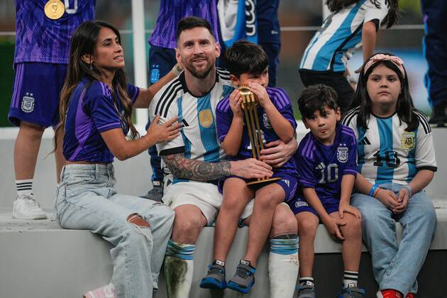 Mandatory Credit: Photo by Dave Shopland Shutterstock (13670813di) Lionel Messi of Argentina celebrates with his wife Antonela Roccuzzo and their sons after lifting the FIFA World Cup, WM, Weltmeisterschaft, Fussball trophy Argentina v France, FIFA World Cup 2022, Final, Football, Lusail Stadium, Al Daayen, Qatar - 18 Dec 2022 Editorial Use Only Argentina v France, FIFA World Cup 2022, Final, Football, Lusail Stadium, Al Daayen, Qatar - 18 Dec 2022 Editorial Use Only  Copyright: xDavexShopland Shutterstockx 13670813di