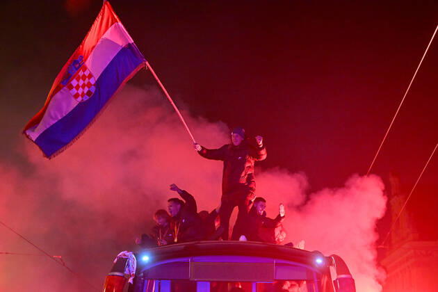 Croatia victory parade Domagoj Vida of Croatia waves with Croatia flag during the Croatia team victory parade at Ban Jelacic square (following their victory over Morocco in the 2022 FIFA World Cup, WM, Weltmeisterschaft, Fussball bronze medal match the previous day) on December 18, 2022 in Zagreb, Croatia. MarkoxLukunic PIXSELL