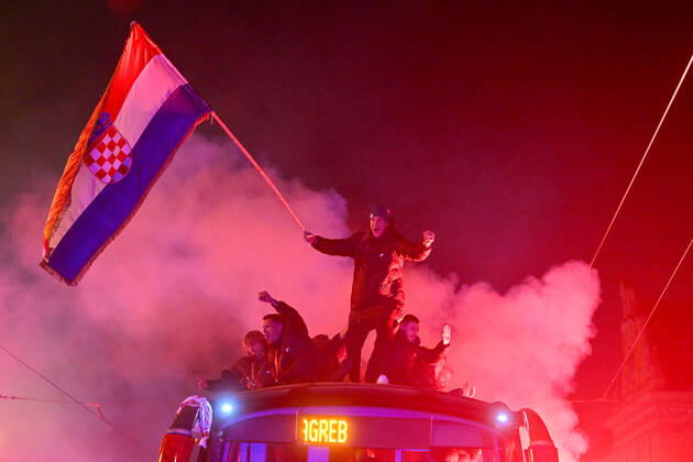 Croatia victory parade Domagoj Vida of Croatia waves with Croatia flag during the Croatia team victory parade at Ban Jelacic square (following their victory over Morocco in the 2022 FIFA World Cup, WM, Weltmeisterschaft, Fussball bronze medal match the previous day) on December 18, 2022 in Zagreb, Croatia. MarkoxLukunic PIXSELL