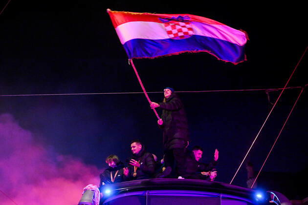 Croatia victory parade Domagoj Vida of Croatia waves with Croatia flag during the Croatia team victory parade at Ban Jelacic square (following their victory over Morocco in the 2022 FIFA World Cup, WM, Weltmeisterschaft, Fussball bronze medal match the previous day) on December 18, 2022 in Zagreb, Croatia. MarkoxLukunic PIXSELL