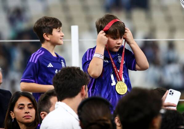 Mandatory Credit: Photo by Kieran McManus Shutterstock (13670809in) Lionel Messi of Argentina celebrates winning the World Cup with his family Argentina v France, FIFA World Cup, WM, Weltmeisterschaft, Fussball 2022, Final, Football, Lusail Stadium, Al Daayen, Qatar - 18 Dec 2022 Editorial Use Only Argentina v France, FIFA World Cup 2022, Final, Football, Lusail Stadium, Al Daayen, Qatar - 18 Dec 2022 Editorial Use Only  Copyright: xKieranxMcManus Shutterstockx 13670809in