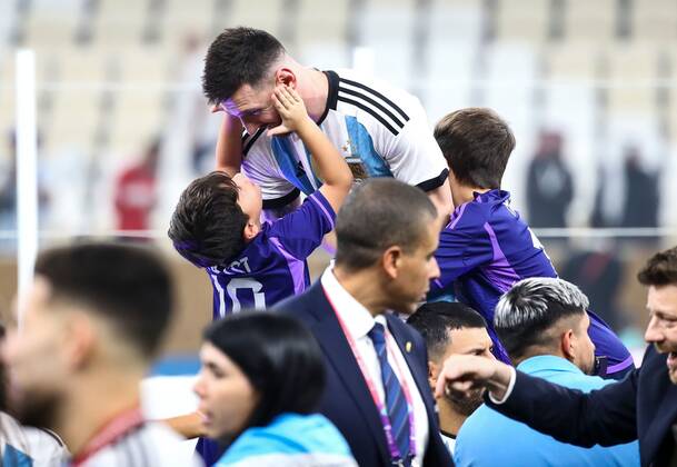 Mandatory Credit: Photo by Kieran McManus Shutterstock (13670809ij) Lionel Messi of Argentina celebrates winning the World Cup with his family Argentina v France, FIFA World Cup, WM, Weltmeisterschaft, Fussball 2022, Final, Football, Lusail Stadium, Al Daayen, Qatar - 18 Dec 2022 Editorial Use Only Argentina v France, FIFA World Cup 2022, Final, Football, Lusail Stadium, Al Daayen, Qatar - 18 Dec 2022 Editorial Use Only  Copyright: xKieranxMcManus Shutterstockx 13670809ij