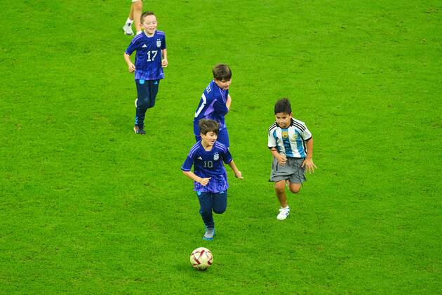 Mandatory Credit: Photo by Javier Garcia Shutterstock (13670815lr) The children of Lionel Messi playing football on the pitch Argentina v France, FIFA World Cup, WM, Weltmeisterschaft, Fussball 2022, Final, Football, Lusail Stadium, Al Daayen, Qatar - 18 Dec 2022 Editorial Use Only Argentina v France, FIFA World Cup 2022, Final, Football, Lusail Stadium, Al Daayen, Qatar - 18 Dec 2022 Editorial Use Only  Copyright: xJavierxGarcia Shutterstockx 13670815lr