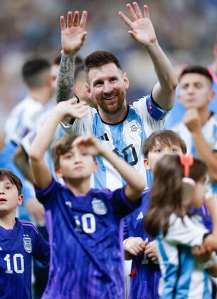 (221218) -- LUSAIL, Dec. 18, 2022 -- Lionel Messi of Argentina celebrates their victory with his families after the penalty shoot-out of the Final between Argentina and France at the 2022 FIFA World Cup, WM, Weltmeisterschaft, Fussball at Lusail Stadium in Lusail, Qatar, Dec. 18, 2022. ) (SP)QATAR-LUSAIL-2022 WORLD CUP-FINAL-ARG VS FRA WangxLili