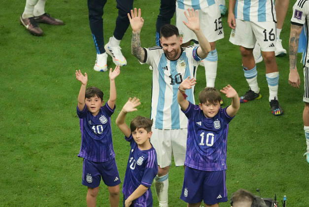 (221218) -- LUSAIL, Dec. 18, 2022 -- Lionel Messi of Argentina celebrates their victory with his families after the penalty shoot-out of the Final between Argentina and France at the 2022 FIFA World Cup, WM, Weltmeisterschaft, Fussball at Lusail Stadium in Lusail, Qatar, Dec. 18, 2022. ) (SP)QATAR-LUSAIL-2022 WORLD CUP-FINAL-ARG VS FRA PanxYulong