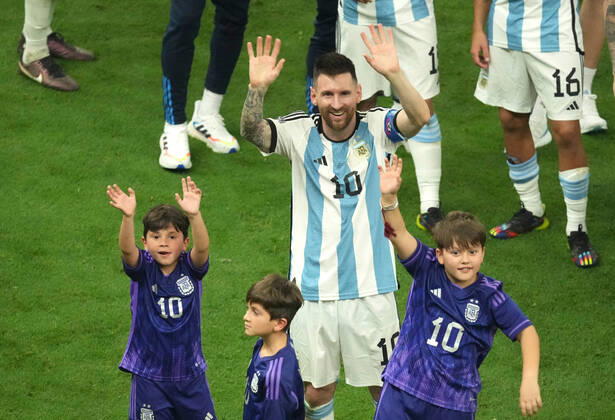 (221218) -- LUSAIL, Dec. 18, 2022 -- Lionel Messi of Argentina celebrates their victory with his families after the penalty shoot-out of the Final between Argentina and France at the 2022 FIFA World Cup, WM, Weltmeisterschaft, Fussball at Lusail Stadium in Lusail, Qatar, Dec. 18, 2022. ) (SP)QATAR-LUSAIL-2022 WORLD CUP-FINAL-ARG VS FRA PanxYulong