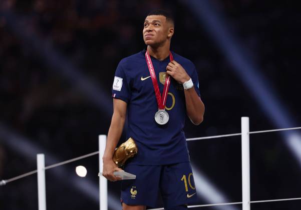 Doha, Qatar, 18th December 2022. Kylan Mbappe of France collects the Golden Boot award and walks away dejected during the FIFA World Cup, WM, Weltmeisterschaft, Fussball 2022 match at Lusail Stadium, Doha. Picture credit should read: David Klein Sportimage EDITORIAL USE ONLY. No use with unauthorised audio, video, data, fixture lists, club league logos or live services. Online in-match use limited to 120 images, no video emulation. No use in betting, games or single club league player publications. SPI-2101-0219