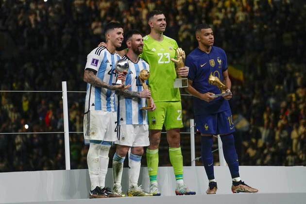 QAT: Argentina v France. FIFA World Cup, WM, Weltmeisterschaft, Fussball Qatar 2022. Final Lionel Messi and Emiliano Martinez and Enzo Fernandez of Argentina and Kylian Mbappe of France during the FIFA World Cup Qatar 2022 match, Final, between Argentina and France played at Lusail Stadium on Dec 18, 2022 in Lusail, Qatar. Copyright: xBaguxBlancox xPRESSINx WC_221218_364