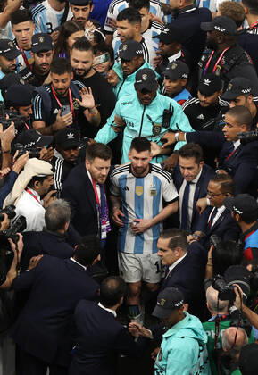 The Final : FIFA World Cup, WM, Weltmeisterschaft, Fussball 18 December 2022, Lusail City - FIFA World Cup Final Qatar 2022 - Argentina v France - Lionel Messi of Argentina makes his way to the dressing room with the help of security - Photo: Charlotte Wilson Offside. Doha Qatar Copyright: xCharlottexWilsonx xOffsidexOffside