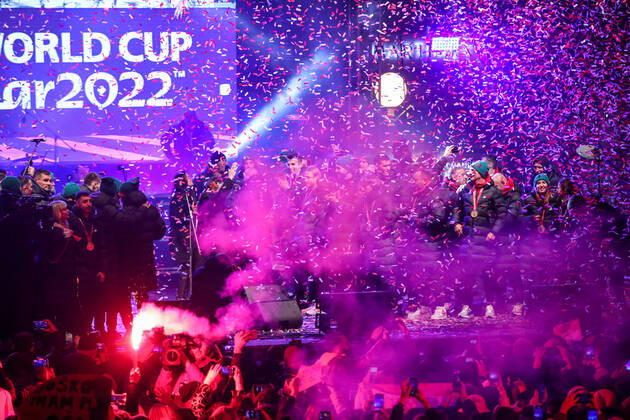 Croatia victory parade Croatia national team, Nationalteam is pictured during Croatia team victory parade at Ban Jelacic square (following their victory over Morocco in the 2022 FIFA World Cup, WM, Weltmeisterschaft, Fussball bronze medal match the previous day) on December 18, 2022 in Zagreb, Croatia. SanjinxStrukic PIXSELL