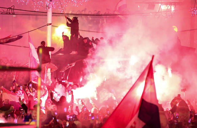 Croatia victory parade Fans gather for the Croatia team victory parade at Ban Jelacic square (following their victory over Morocco in the 2022 FIFA World Cup, WM, Weltmeisterschaft, Fussball bronze medal match the previous day) on December 18, 2022 in Zagreb, Croatia. SanjinxStrukic PIXSELL