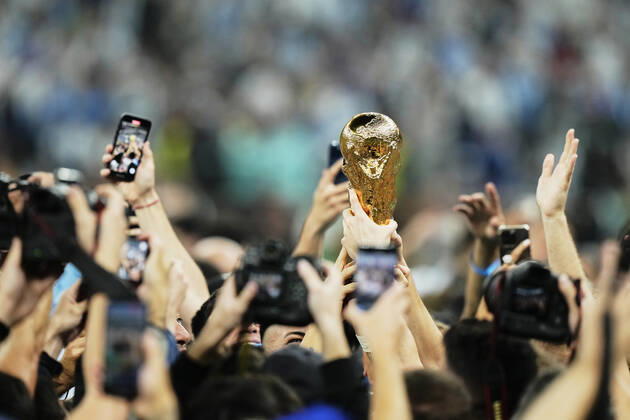 Argentina v France: Final - FIFA World Cup, WM, Weltmeisterschaft, Fussball Qatar 2022 FIFA World Cup Qatar 2022 Winner s Trophy after the team s victory after the FIFA World Cup Qatar 2022 Final match between Argentina and France at Lusail Stadium on December 18, 2022 in Lusail City, Qatar. Lusail City Qatar  Copyright: xJosexBretonx originalFilename:breton-argentin221218_nppIC.jpg