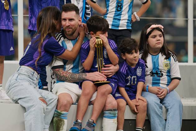 RECORD DATE NOT STATED FIFA World Cup, WM, Weltmeisterschaft, Fussball Qatar 2022 Argentina vs France Final Lionel Messi from Argentina, his wife Antonela Roccuzzo, sons Thiago, Mateo, Ciro after the game Argentina vs France, corresponding to the great final of the FIFA World Cup Qatar 2022, at Lusail Stadium, Lusail, Doha, on December 18, 2022. <br><br> Lionel Messi de Argentina, su esposa Antonela Roccuzzo, hijos Thiago, Mateo, Ciro, despues del partido Argentina vs Francia, correspondiente a la gran final de la Copa Mundial de la FIFA Catar 2022, en el Estadio Lusail, Lusail, Doha, el 18 de Diciembre de 2022 LUSAIL DOHA QATAR  Copyright: xJorgexMartinezx 20221218_11884