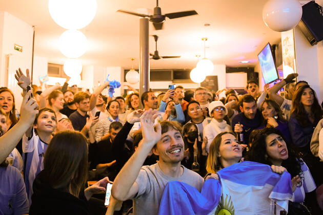 Les supporters de l Argentine au Cafe El Sur Ã Paris - ambiance - FOOTBALL : Les supporters de l Argentine - Paris - 18 12 2022 FedericoPestellini Panoramic 