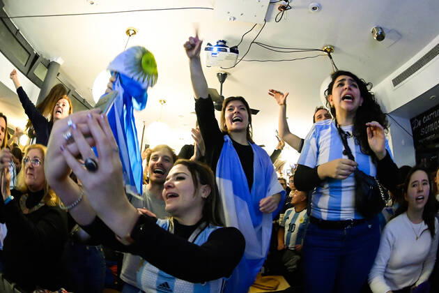 Les supporters de l Argentine au Cafe El Sur à Paris - ambiance - FOOTBALL : Les supporters de l Argentine - Paris - 18 12 2022 FedericoPestellini Panoramic