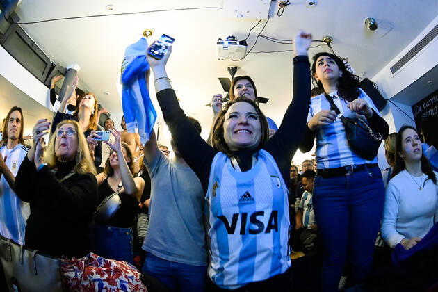 Les supporters de l Argentine au Cafe El Sur à Paris - ambiance - FOOTBALL : Les supporters de l Argentine - Paris - 18 12 2022 FedericoPestellini Panoramic