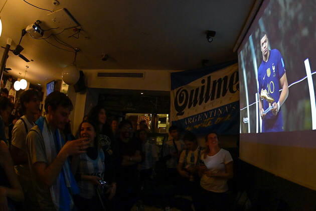 Les supporters de l Argentine au Cafe El Sur Ã Paris - ambiance - FOOTBALL : Les supporters de l Argentine - Paris - 18 12 2022 FedericoPestellini Panoramic 