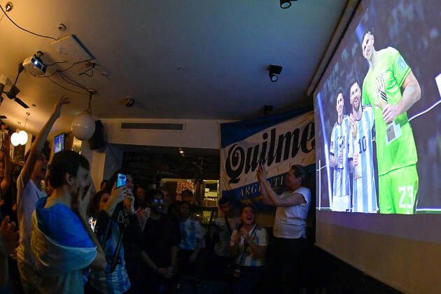 Les supporters de l Argentine au Cafe El Sur Ã Paris - ambiance - FOOTBALL : Les supporters de l Argentine - Paris - 18 12 2022 FedericoPestellini Panoramic 