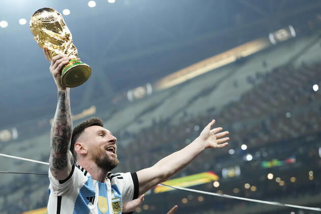 Argentina v France: Final - FIFA World Cup, WM, Weltmeisterschaft, Fussball Qatar 2022 Lionel Messi right winger of Argentina and Paris Saint-Germain with the the World Cup Winners Cup trophy after the FIFA World Cup Qatar 2022 Final match between Argentina and France at Lusail Stadium on December 18, 2022 in Lusail City, Qatar. Lusail City Qatar  Copyright: xJosexBretonx originalFilename:breton-argentin221218_np7pB.jpg