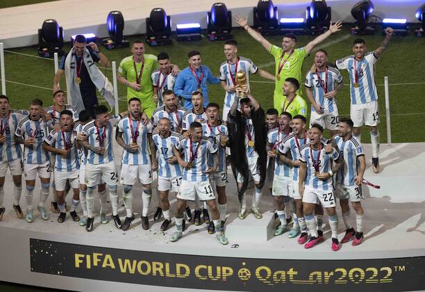 LUSAIL CITY, QATAR - DECEMBER 18: The Argentina team celebrate after winning the FIFA World Cup, WM, Weltmeisterschaft, Fussball Qatar 2022 Final match between Argentina and France at Lusail Stadium on December 18, 2022 in Lusail City, Qatar. (Photo by Sebastian Frej) WCS  Copyright: xSebastianxFrej