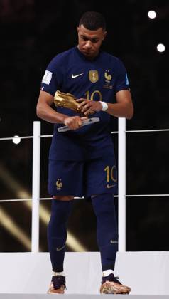 Doha, Qatar, 18th December 2022. Kylan Mbappe of France fixes his Golden Boot trophy after it had become loose during the FIFA World Cup, WM, Weltmeisterschaft, Fussball 2022 match at Lusail Stadium, Doha. Picture credit should read: David Klein Sportimage EDITORIAL USE ONLY. No use with unauthorised audio, video, data, fixture lists, club league logos or live services. Online in-match use limited to 120 images, no video emulation. No use in betting, games or single club league player publications. SPI-2101-0250
