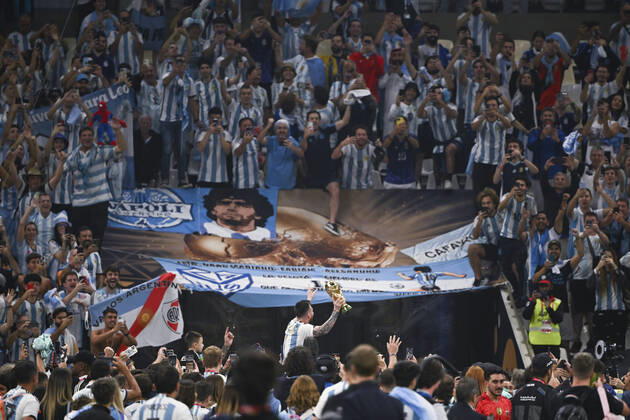 (221218) -- LUSAIER, Dec. 18, 2022 -- Lionel Messi of Argentina celebrates with the trophy in front of the fans after winning the Final between Argentina and France at the 2022 FIFA World Cup, WM, Weltmeisterschaft, Fussball at Lusail Stadium in Lusail, Qatar, Dec. 18, 2022. ) (SP)QATAR-LUSAIL-2022 WORLD CUP-FINAL-ARG VS FRA LixGa