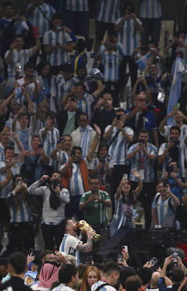 (221218) -- LUSAIER, Dec. 18, 2022 -- Lionel Messi of Argentina celebrates with the trophy in front of the fans after winning the Final between Argentina and France at the 2022 FIFA World Cup, WM, Weltmeisterschaft, Fussball at Lusail Stadium in Lusail, Qatar, Dec. 18, 2022. ) (SP)QATAR-LUSAIL-2022 WORLD CUP-FINAL-ARG VS FRA LixGa