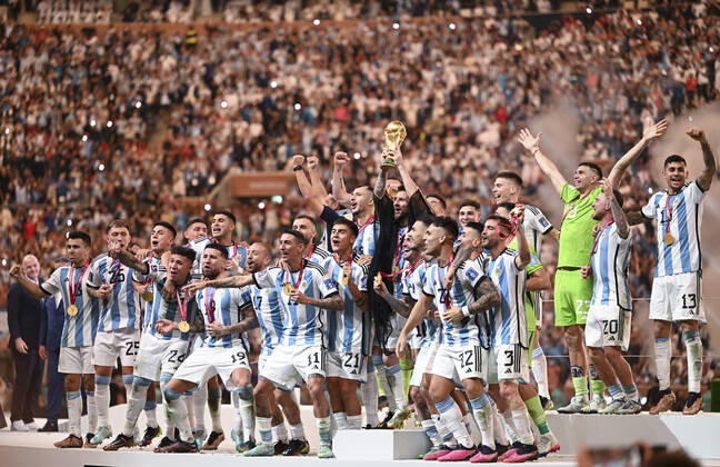 (221218) -- LUSAIER, Dec. 18, 2022 -- Winner Team Argentina celebrate during the awarding ceremony of the 2022 FIFA World Cup, WM, Weltmeisterschaft, Fussball at Lusail Stadium in Lusail, Qatar, Dec. 18, 2022. ) (SP)QATAR-LUSAIL-2022 WORLD CUP-FINAL-ARG VS FRA LixGa 