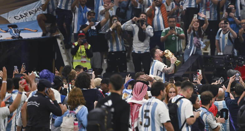 (221218) -- LUSAIER, Dec. 18, 2022 -- Lionel Messi of Argentina celebrates with the trophy in front of the fans after winning the Final between Argentina and France at the 2022 FIFA World Cup, WM, Weltmeisterschaft, Fussball at Lusail Stadium in Lusail, Qatar, Dec. 18, 2022. ) (SP)QATAR-LUSAIL-2022 WORLD CUP-FINAL-ARG VS FRA LixGa