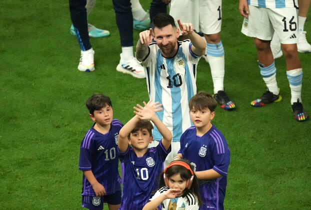 (221218) -- LUSAIL, Dec. 18, 2022 -- Lionel Messi of Argentina celebrates with his families prior to the awarding ceremony of the 2022 FIFA World Cup, WM, Weltmeisterschaft, Fussball at Lusail Stadium in Lusail, Qatar, Dec. 18, 2022. ) (SP)QATAR-LUSAIL-2022 WORLD CUP-FINAL-ARG VS FRA PanxYulong