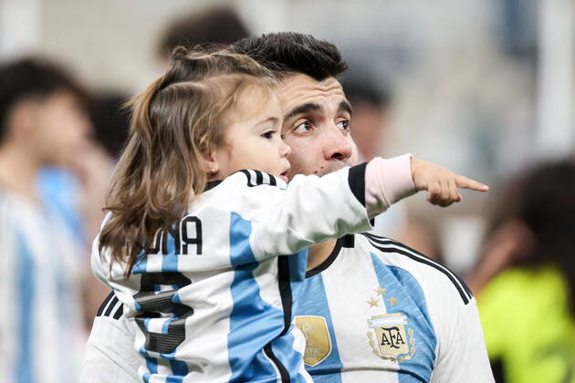 QATAR, LUSAIL - DECEMBER 18, 2022: Argentina s player Marcos Acuna with his daughter are seen after the trophy ceremony for the 2022 FIFA World Cup, WM, Weltmeisterschaft, Fussball final football match between Argentina and France at Lusail Iconic Stadium. Argentina won 3-3 (4-2) in a penalty shootout. Sergei Bobylev TASS  56489619